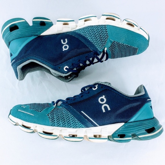 On cloud shoes - Picture 4 of 7